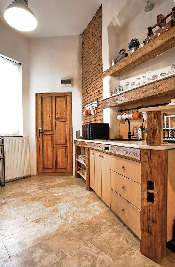 1881 Old Town Bed & Breakfast Braşov